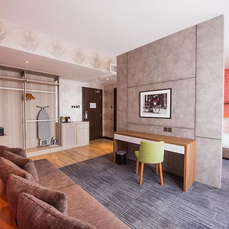 The Smith House Hotel Пантай Ченанг Екстериор снимка