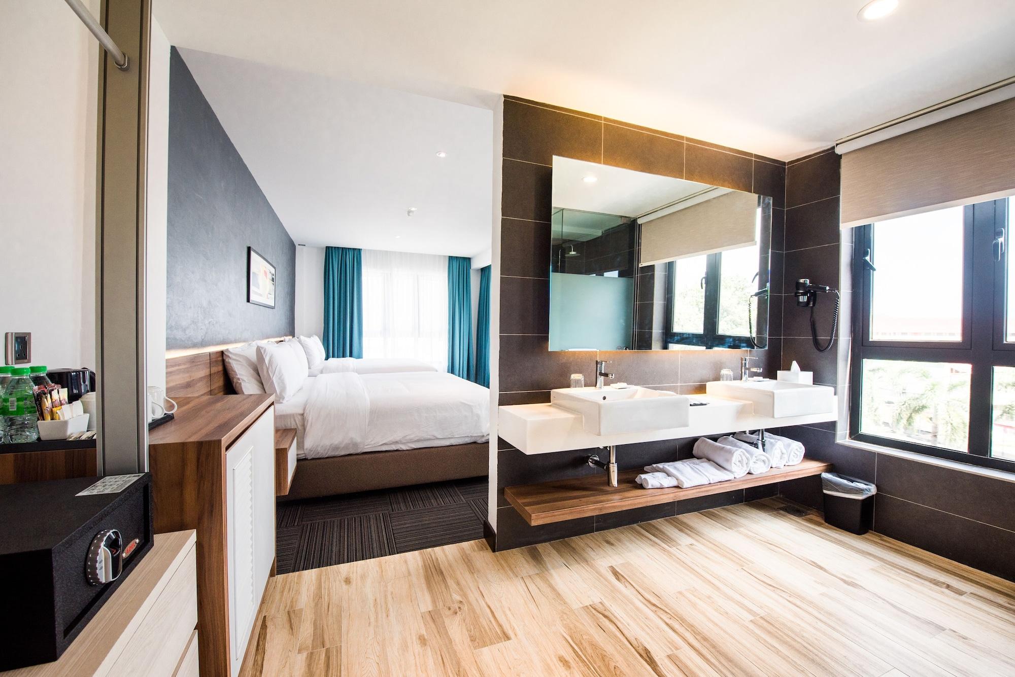 The Smith House Hotel Пантай Ченанг Екстериор снимка