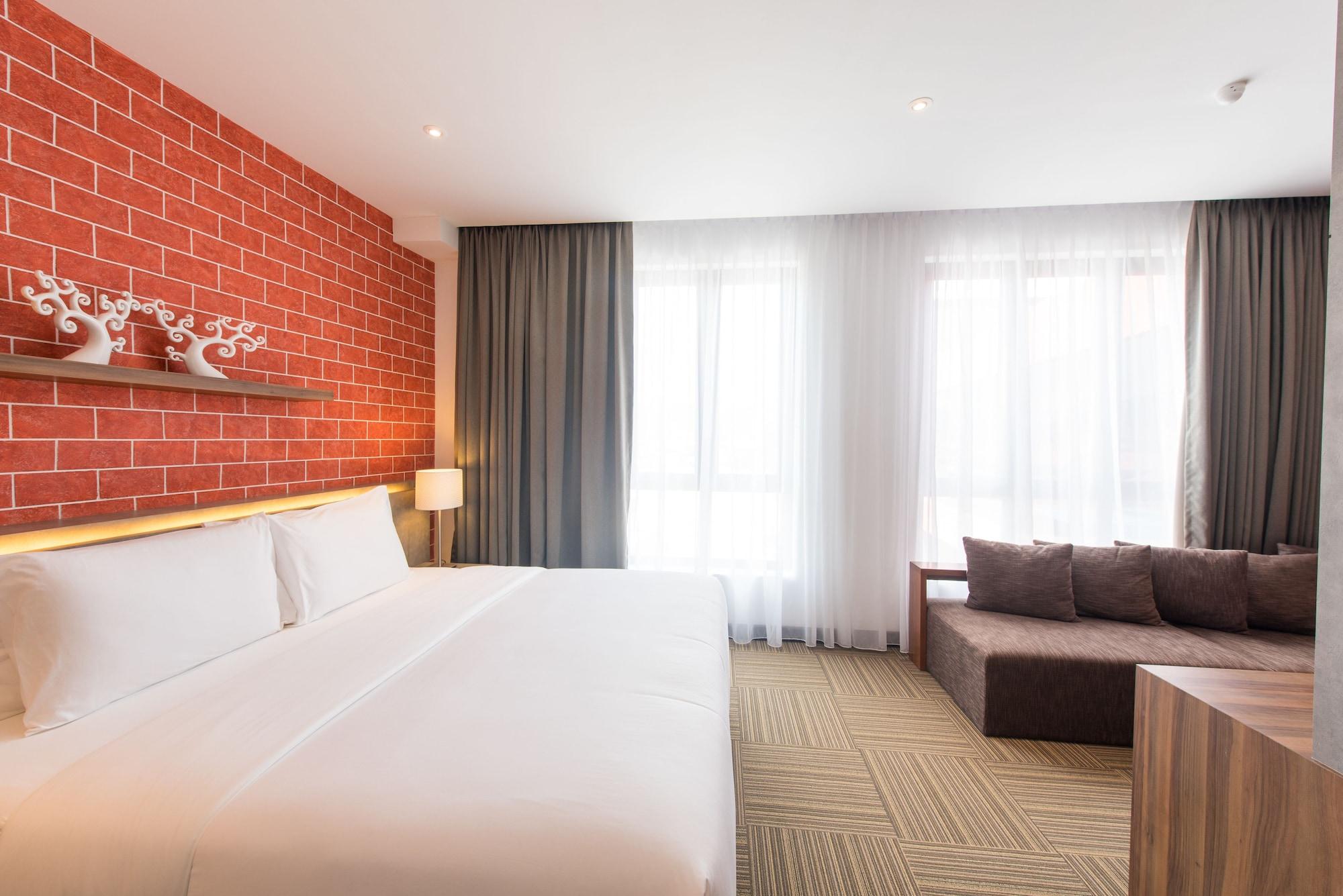 The Smith House Hotel Пантай Ченанг Екстериор снимка