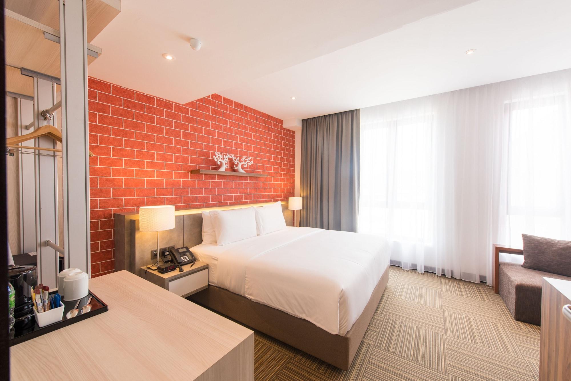 The Smith House Hotel Пантай Ченанг Екстериор снимка