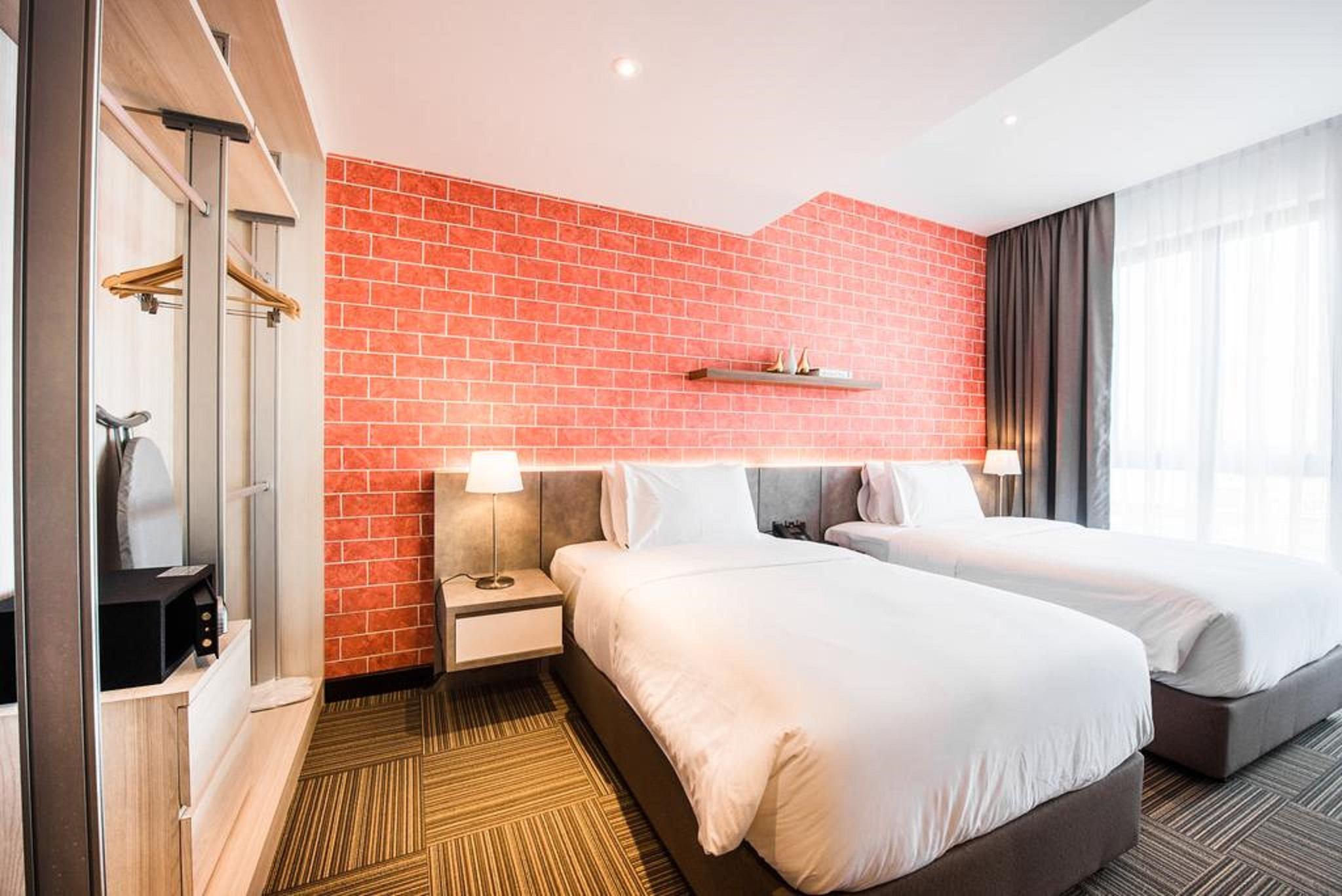 The Smith House Hotel Пантай Ченанг Екстериор снимка