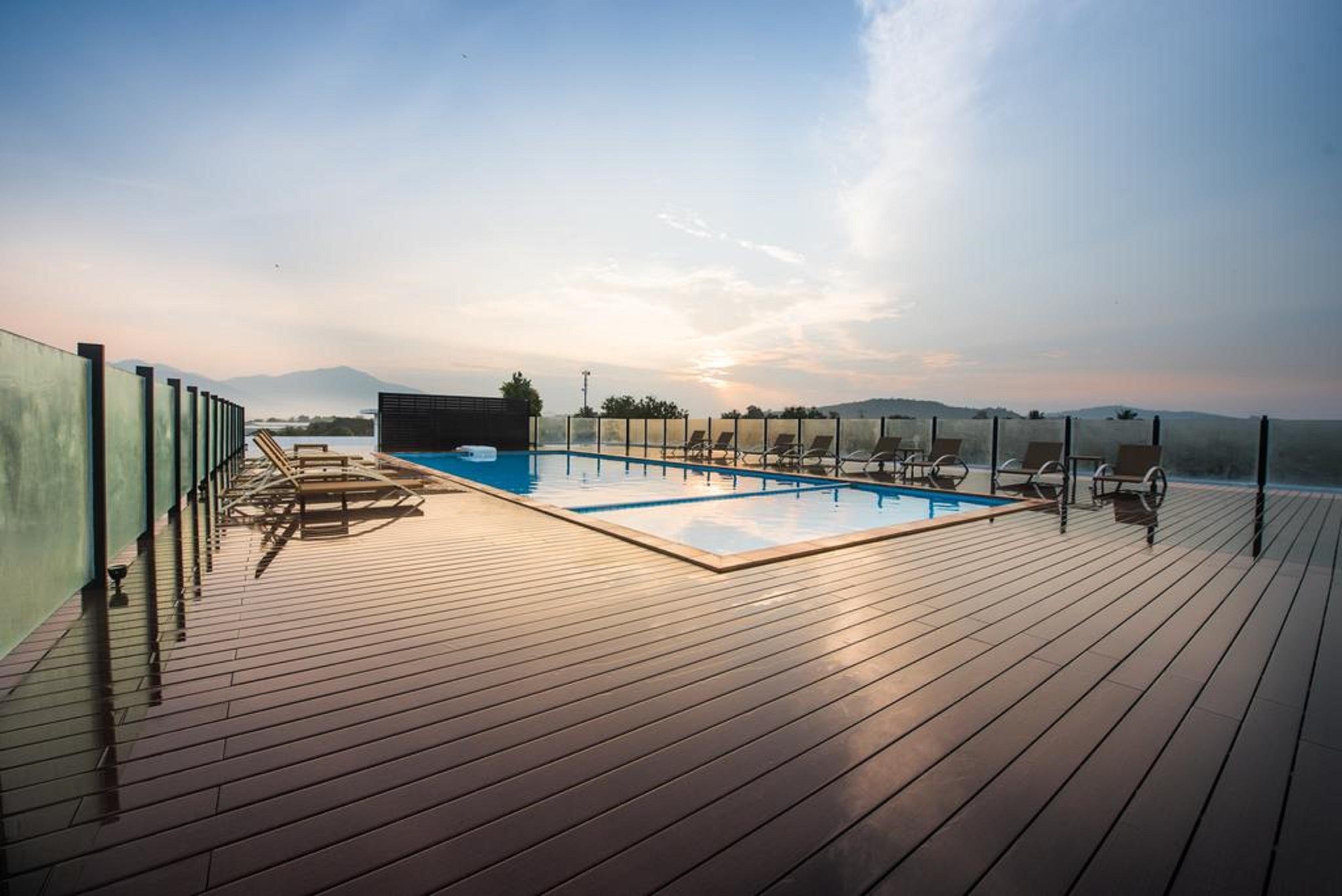 The Smith House Hotel Пантай Ченанг Екстериор снимка