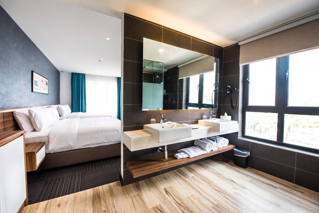 The Smith House Hotel Пантай Ченанг Екстериор снимка