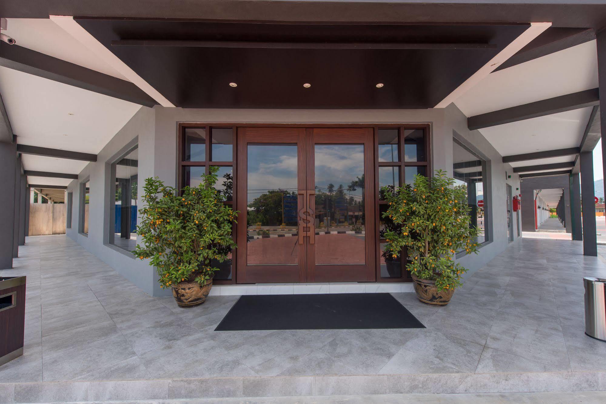 The Smith House Hotel Пантай Ченанг Екстериор снимка